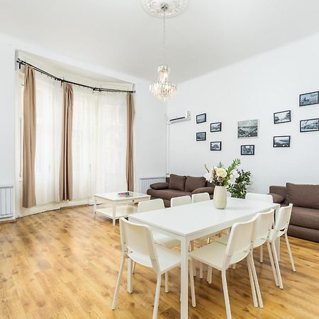 Real Apartments Lovag Budapest Luaran gambar
