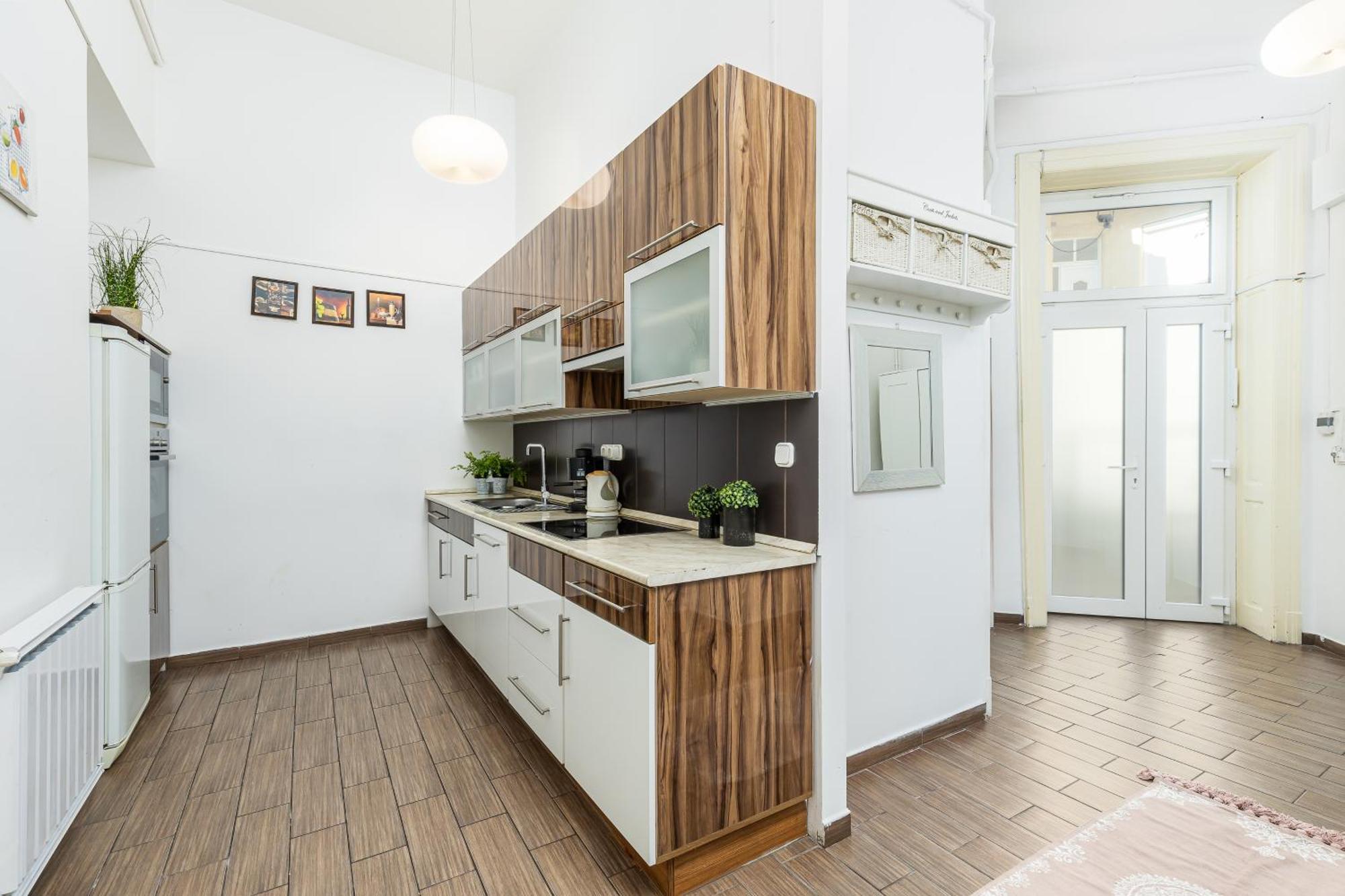 Real Apartments Lovag Budapest Luaran gambar