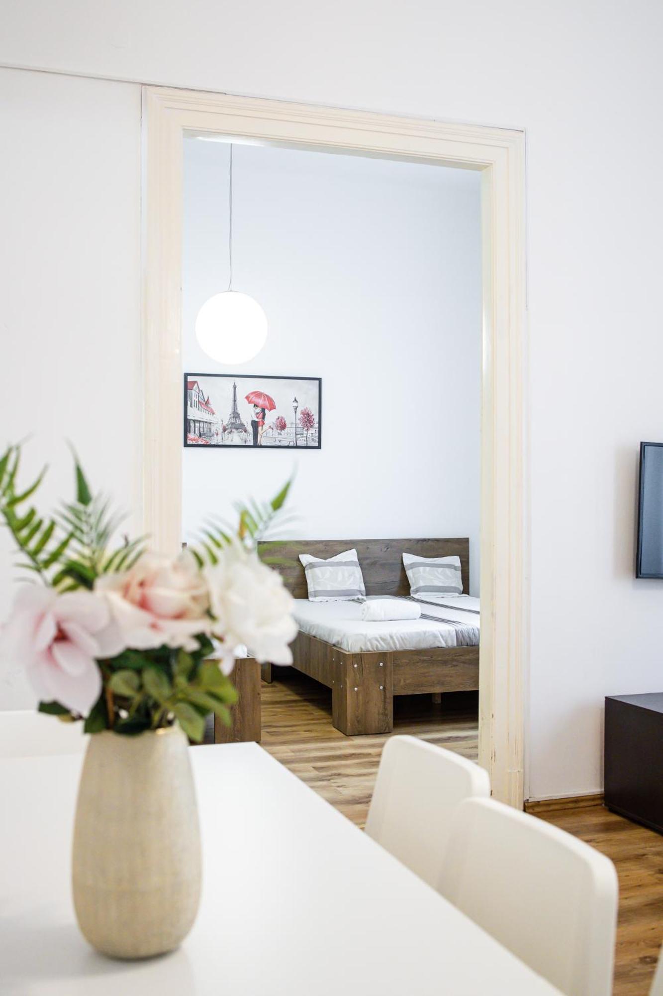 Real Apartments Lovag Budapest Luaran gambar