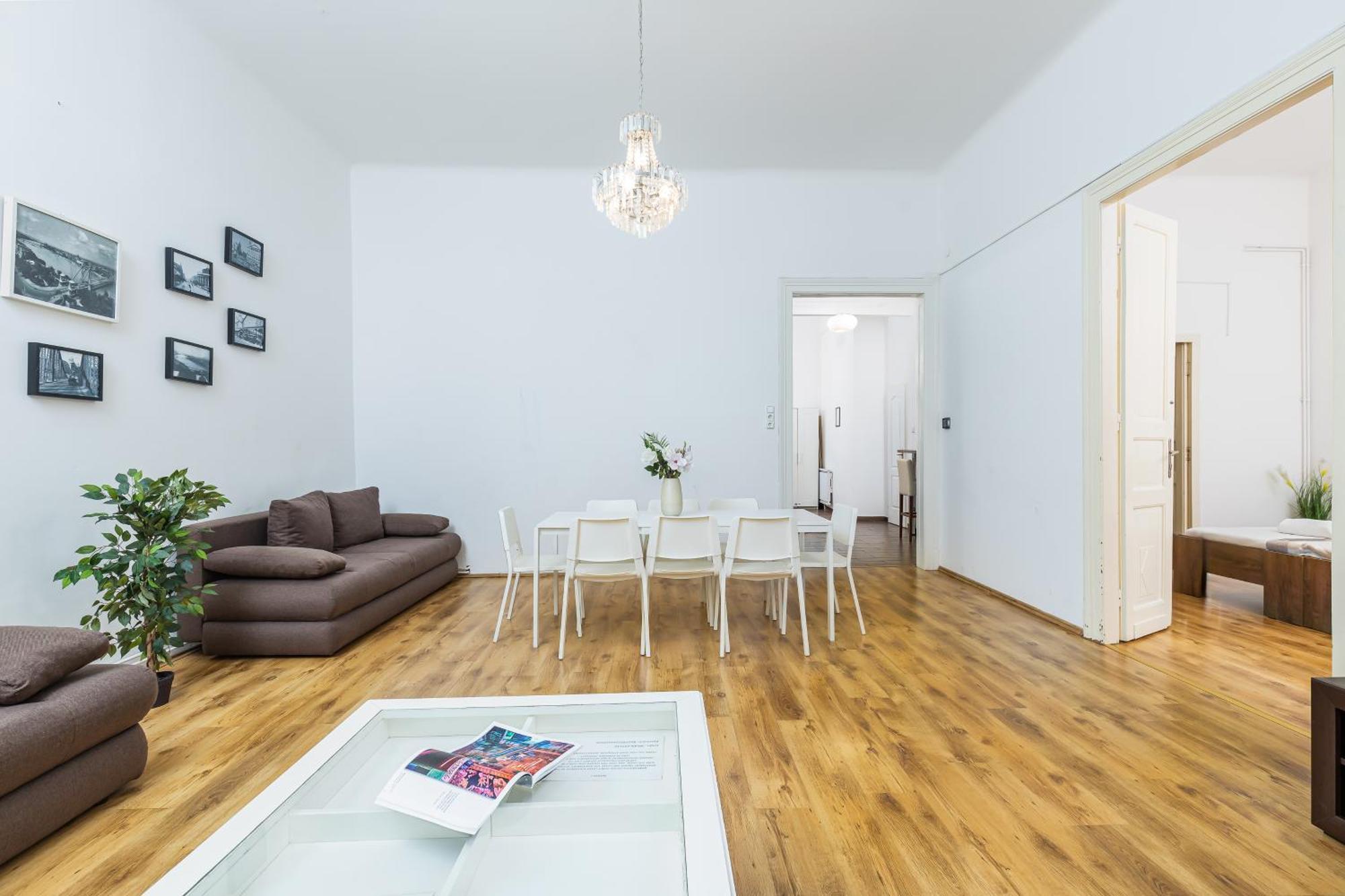 Real Apartments Lovag Budapest Luaran gambar