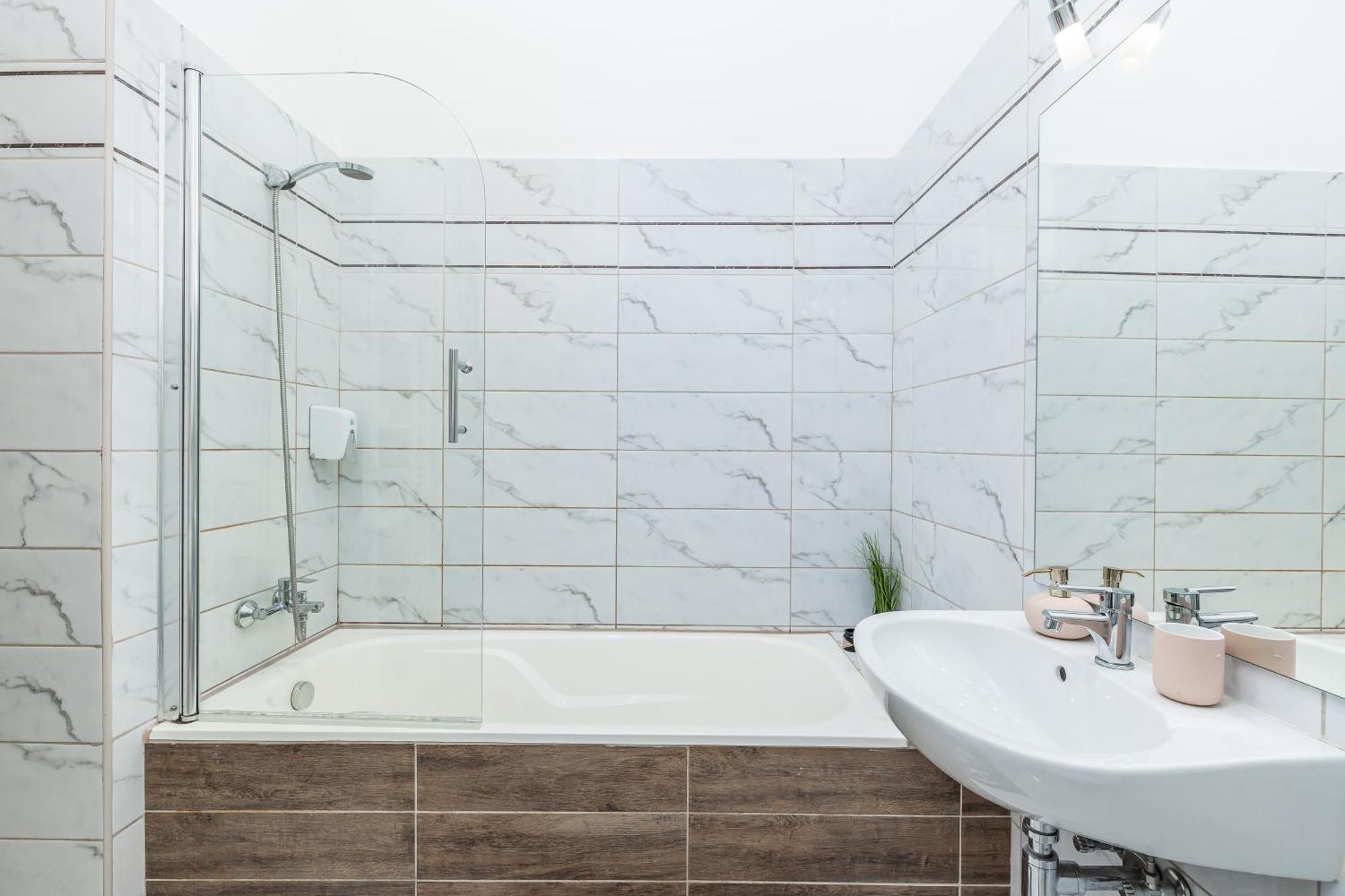 Real Apartments Lovag Budapest Luaran gambar