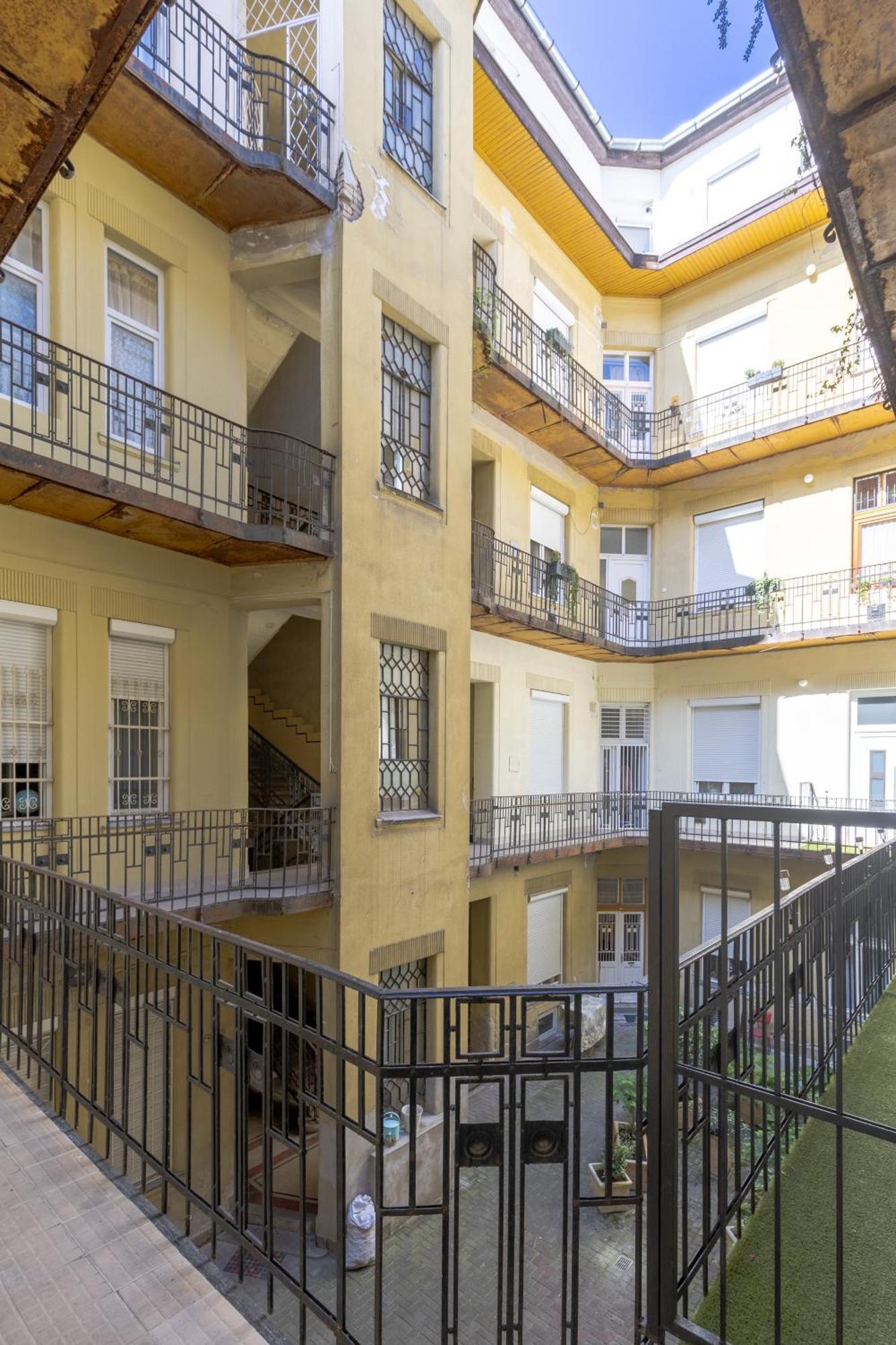 Real Apartments Lovag Budapest Luaran gambar